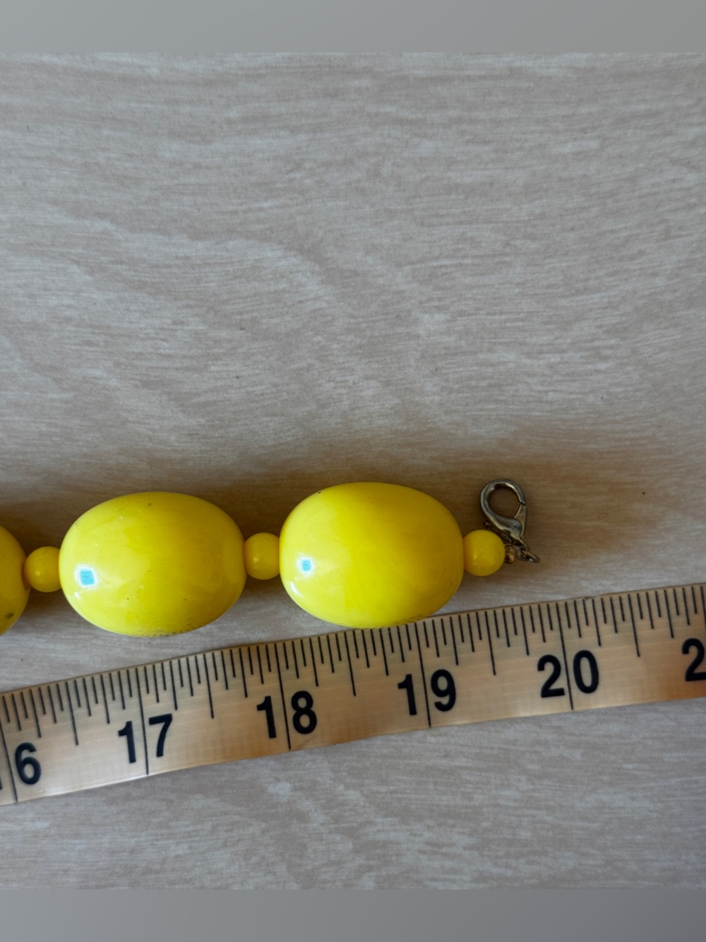 60s Vintage Yellow Oversized Beaded Necklace - Picture 4 of 4
